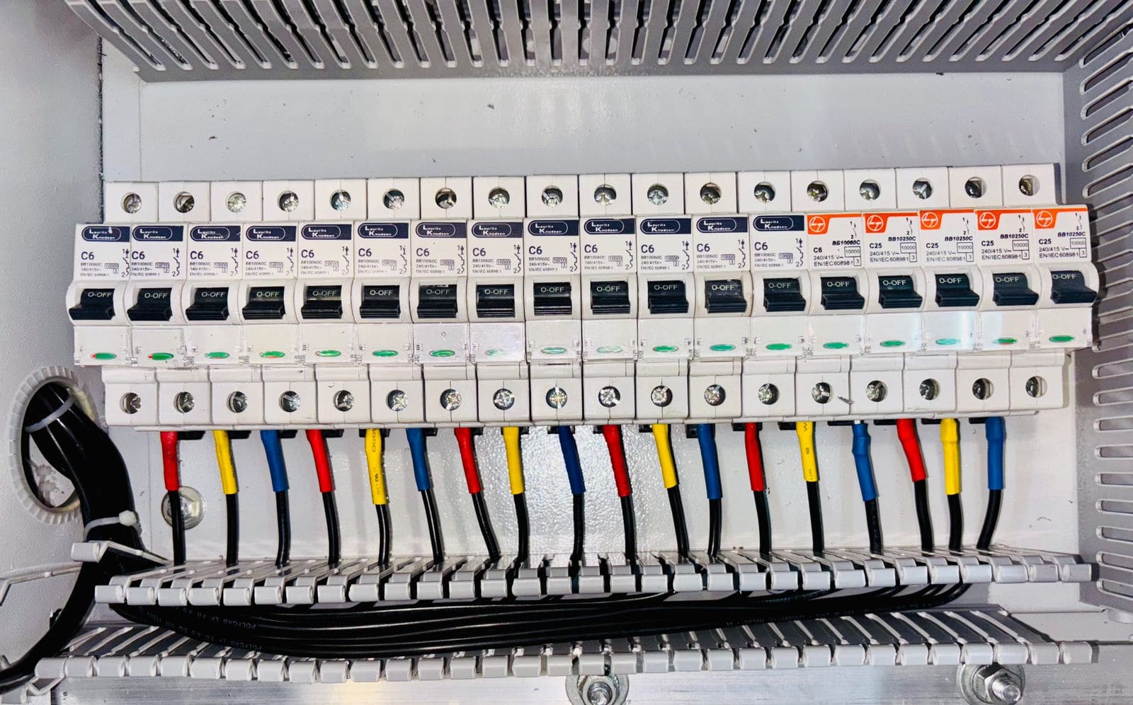Single-phase consumer meter board